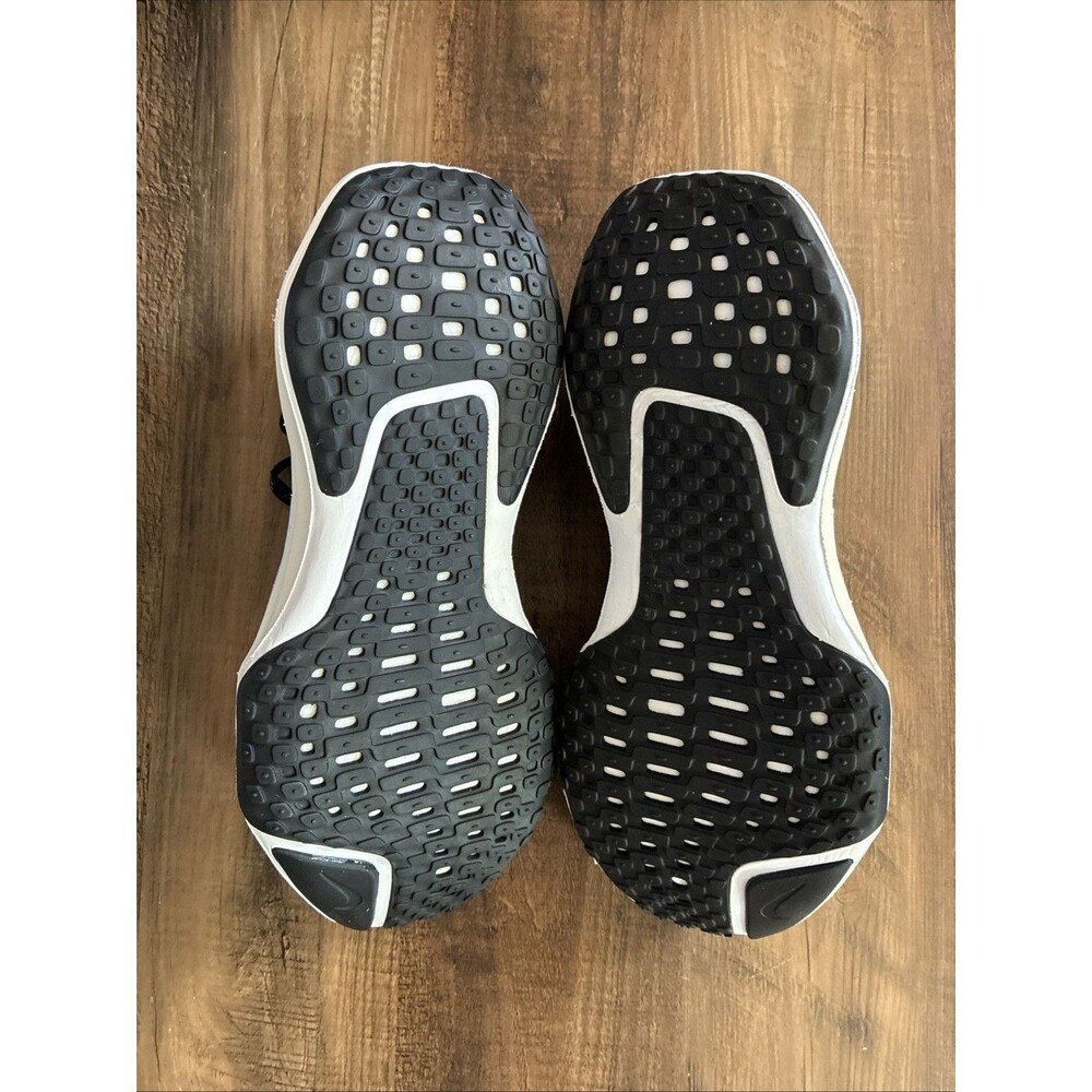 Nike ZoomX Invincible Run Flyknit 3 Black White Women Size 9.5 DR2660-001 - Picture 6 of 7
